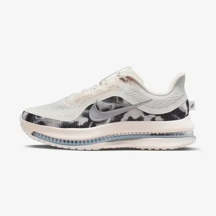 【海外6月1日発売予定】ナイキ ウィメンズ ペガサス プレミアム SE ファントム/アンスラサイト/メタリック シルバー/ペンシル ポイント(IO8232-002)