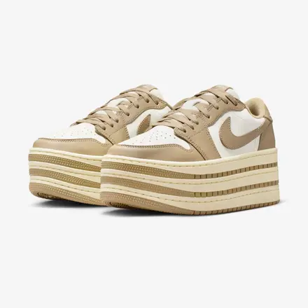 【国内4月3日発売予定】ナイキ ウィメンズ エア ジョーダン 1 トリプル スタック カーキ/セイル/ココナッツ ミルク/カーキ(HV8288-200)