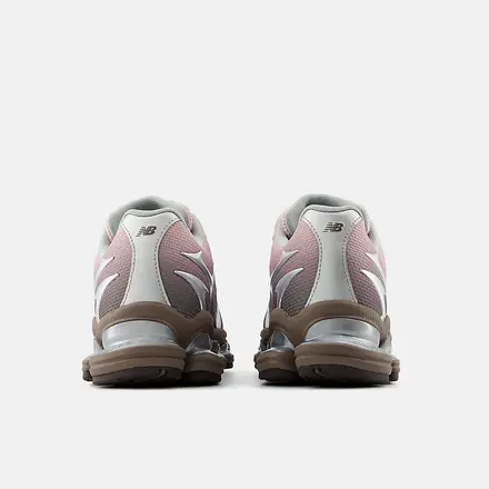 【海外4月1日発売予定】ニューバランス 2000 リキッドメタル シルバー メタリック/オーブ ピンク/コルタード(U20004H3)