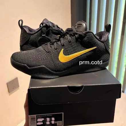 ナイキ コービー 11 エリート プロトロ ブラック/メタリック ゴールド(IM4260-001)