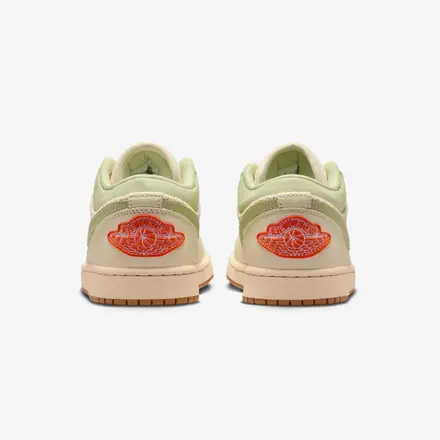 【国内3月31日発売予定】ナイキ ウィメンズ エア ジョーダン 1 ロー SE セイル/オリーブ オーラ/パール ホワイト/アイスド カーマイン(II0569-100)