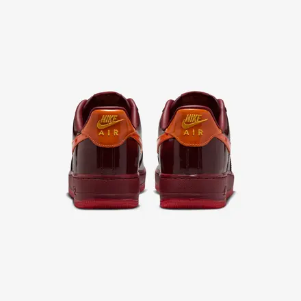 【国内4月1日/4日発売予定】ナイキ エアフォース 1 ロー "パテント" ダーク チーム レッド/セーフティ オレンジ/チャレンジ レッド/ユニバーシティ ゴールド(IO4489-601)