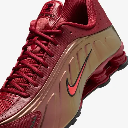 ナイキ ショックス R4 "アイアンマン" チーム クリムゾン/ブラック/ブライト クリムゾン(IH4406-600)