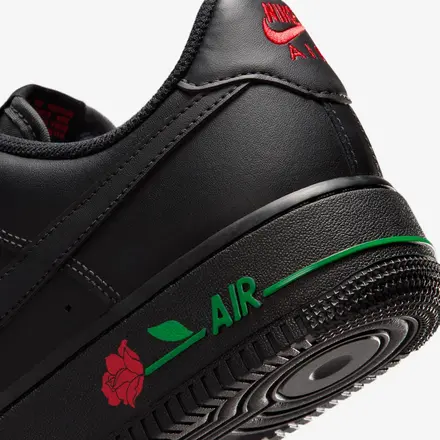 ナイキ ウィメンズ エアフォース 1 '07 SE "ローズ" ブラック/スポーツ レッド/パイン グリーン/ブラック(IF0498-001)