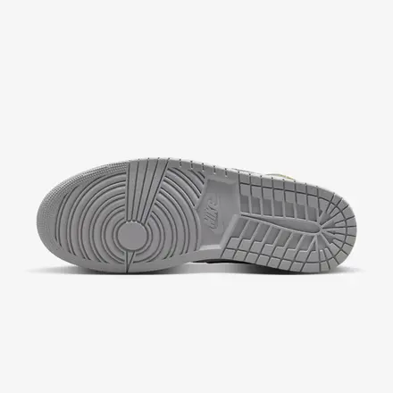 【2026年発売予定】ナイキ エア ジョーダン 1 ミッド "イリディセント" ホワイト/メタリックシルバー(IV2416-902)