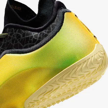 【国内4月17日発売予定】ナイキ レブロン 23 EP "ハート フィーリングズ ライト ヒストリー"(IB9558-002)