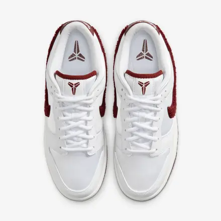 【2026年発売予定】コービー・ブライアント × ナイキ ダンク ロー プロトロ "ローワーメリオン" ホワイト/チーム レッド(IV0263-100)