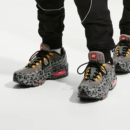 レゴ × ナイキ GS エアマックス 95 "ブリック ピクセル"(IO4799-001)