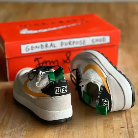 【海外4月8日発売予定】トム・サックス × ナイキクラフト ジェネラル パーパス シュー ブリコラージュ サミット ホワイト/バーチ/パイン グリーン/ユニバーシティ ゴールド(DA6672-100)