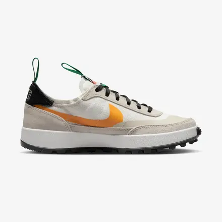 【海外4月8日発売予定】トム・サックス × ナイキクラフト ジェネラル パーパス シュー ブリコラージュ サミット ホワイト/バーチ/パイン グリーン/ユニバーシティ ゴールド(DA6672-100)