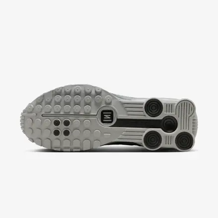 【2026年発売予定】ナイキ ショックス R4 ライト スモーク グレー/スモーク グレー/ホワイト/ブラック(HQ1988-011)