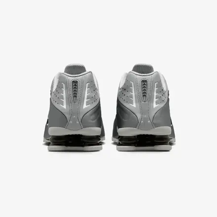 【2026年発売予定】ナイキ ショックス R4 ライト スモーク グレー/スモーク グレー/ホワイト/ブラック(HQ1988-011)