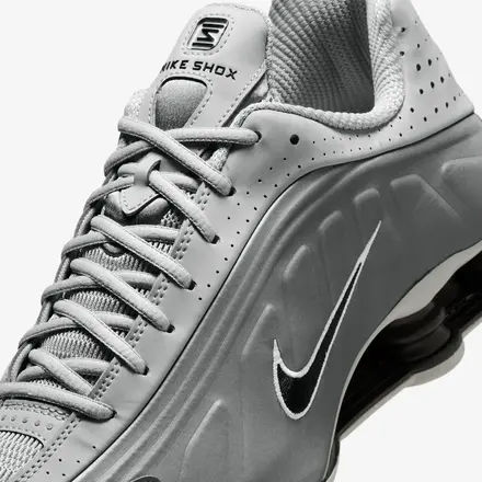 ナイキ ショックス R4 ライト スモーク グレー/スモーク グレー/ホワイト/ブラック(HQ1988-011)