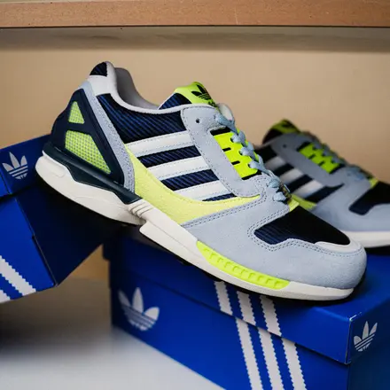 アディダス オリジナルス ZX 8000 ダーク ブルー/フットウェア ホワイト/ソーラー イエロー(KI5674)
