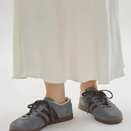 【国内先行予約/4月10日発売予定】エミ × アディダス オリジナルス ガゼル ロー プロ グレー(KI0016)