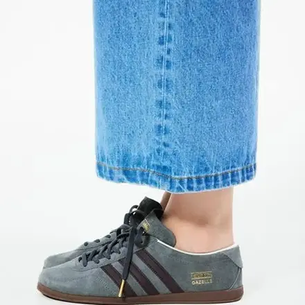【国内先行予約/4月10日発売予定】エミ × アディダス オリジナルス ガゼル ロー プロ グレー(KI0016)