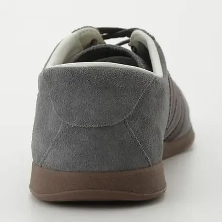 【国内先行予約/4月10日発売予定】エミ × アディダス オリジナルス ガゼル ロー プロ グレー(KI0016)