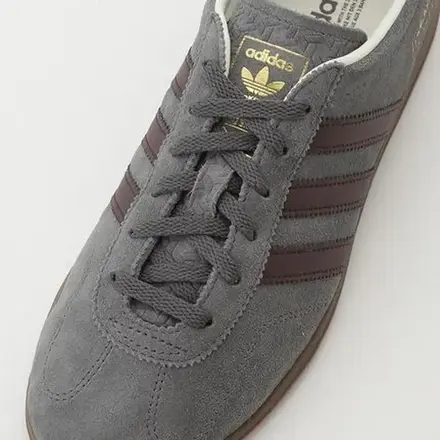 【国内先行予約/4月10日発売予定】エミ × アディダス オリジナルス ガゼル ロー プロ グレー(KI0016)
