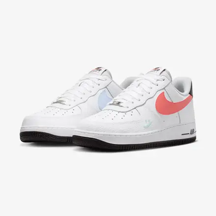 【2026年発売予定】ナイキ エアフォース 1 ホワイト/ブラック/フォトン ダスト/フラッシュ クリムゾン(IR0608-100)