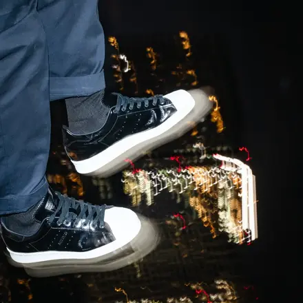 VA × アディダス オリジナルス スーパースター コア ブラック/コア ブラック/オフ ホワイト(KI8163)