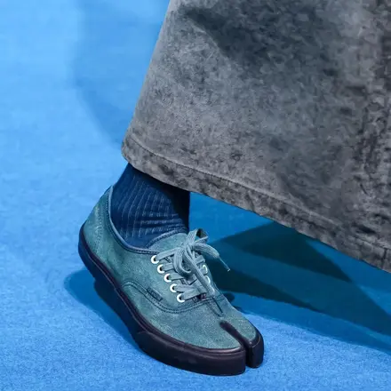 【2026年発売予定】 ファンダメンタル × ヴァンズ オーセンティック タビ トゥ