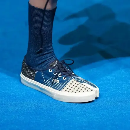 【2026年発売予定】 ファンダメンタル × ヴァンズ オーセンティック タビ トゥ