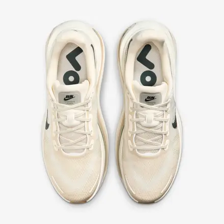 【2026年発売予定】 ナイキ ボメロ プレミアム ペールアイボリー/サンドドリフト/ジェイドホライズン/ブラックスプルース(HQ2050-106)