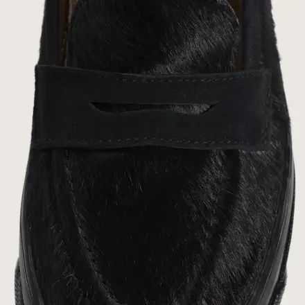 【国内先行予約/4月7日発売予定】 ヴァンズ プレミアム ローファー 53 ポニー ヘア ブラック(VN000VASBLA)