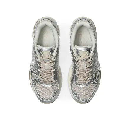 【国内4月9日発売予定】 アシックス スポーツスタイル ゲル-カヤノ 12.1 ミネラル ベージュ/クリーム(1203A759-250)