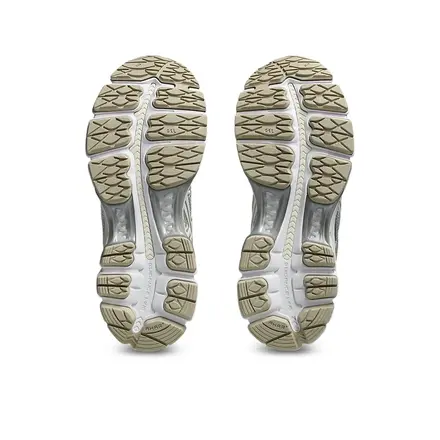 【国内4月9日発売予定】 アシックス スポーツスタイル ゲル-カヤノ 12.1 ミネラル ベージュ/クリーム(1203A759-250)