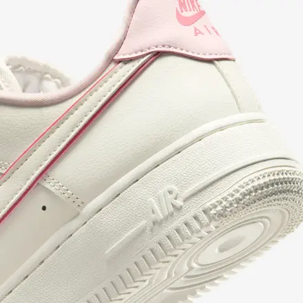 【国内4月6日発売開始】 ナイキ  ウィメンズ エア フォース 1 '07 エッセンシャル セイル/ピーアニ/ピンクフォーム/セイル(IO4226-104)