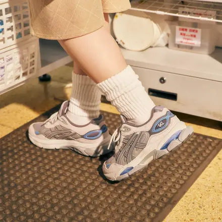 【国内4月10日発売予定】 アシックス スポーツスタイル ゲル NYC 2.0 グラベル/ピエドモント グレー(1203A895-021)