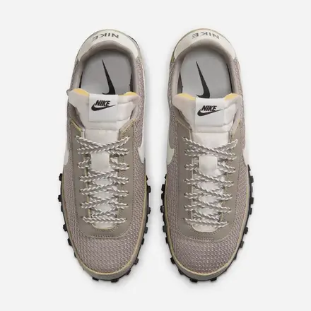 【国内4月10日発売予定】 ナイキ ワッフル レーサー SE ムーン フォッシル/セイル/シャドウ ブラウン(IM8673-001)