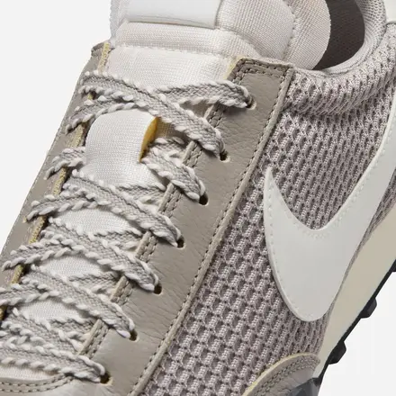 ナイキ ワッフル レーサー SE ムーン フォッシル/セイル/シャドウ ブラウン(IM8673-001)