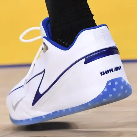 【発売未定】 ナイキ KD 19 PE "エアジョーダン18" ホワイト/スポーツ ロイヤル/メタリック シルバー