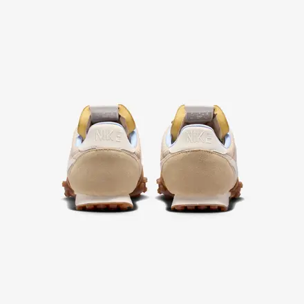 【海外発売中】 ナイキ ワッフル レーサー リネン/ライト ブリティッシュ タン/アルミニウム/ペール アイボリー(IR7017-212)