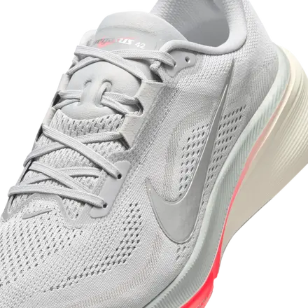 【海外7月27日発売予定】 ナイキ ペガサス 42 ウルフ グレー/フォトン ダスト/ライトニング クリムゾン/メタリック シルバー(IB1873-004)