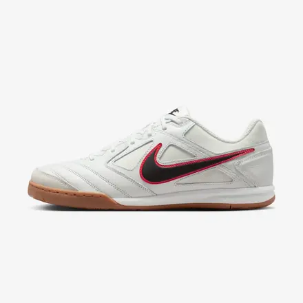  【海外4月2日発売開始】 ナイキ ガトー サミット ホワイト/ブライト クリムゾン/ガム ミディアム ブラウン/ブラック(HQ6019-104)