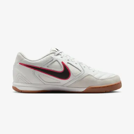  【海外4月2日発売開始】 ナイキ ガトー サミット ホワイト/ブライト クリムゾン/ガム ミディアム ブラウン/ブラック(HQ6019-104)