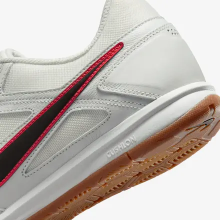  【海外4月2日発売開始】 ナイキ ガトー サミット ホワイト/ブライト クリムゾン/ガム ミディアム ブラウン/ブラック(HQ6019-104)