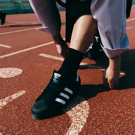  【海外4月10日発売予定】 カシナ × アディダス オリジナルス スーパースター スポーツ デイ 2色