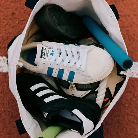  【海外4月10日発売予定】 カシナ × アディダス オリジナルス スーパースター スポーツ デイ 2色