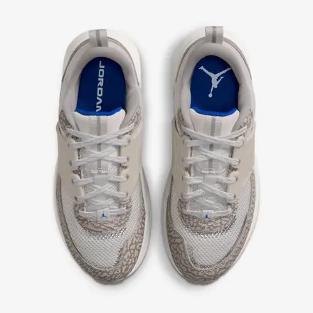 【国内4月発売予定】 ナイキ ウィメンズ ジョーダン トランナー O/S ガンマ グレー/エニグマ ストーン/セイル/オールド ロイヤル(IR1839-001)