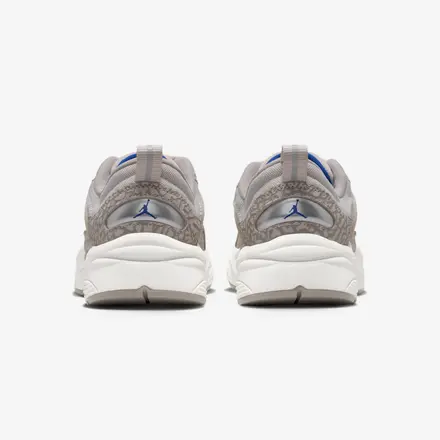 【国内4月発売予定】 ナイキ ウィメンズ ジョーダン トランナー O/S ガンマ グレー/エニグマ ストーン/セイル/オールド ロイヤル(IR1839-001)