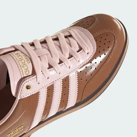  【国内4月17日発売予定】 アディダス オリジナルス J-ボーリング "20TH ANN FASHION SHOW" ワイルド ブラウン/コア ブラック/ゴールド メタリック(KJ5142)