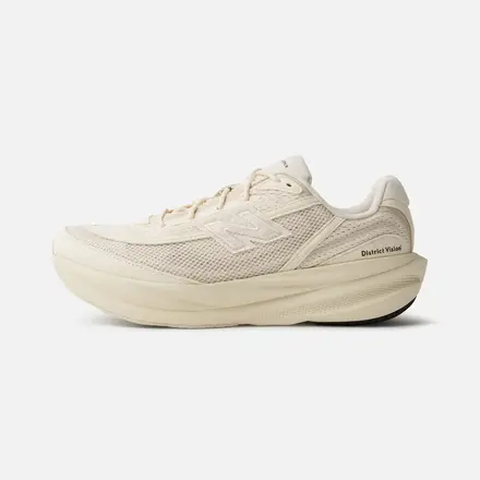 【国内4月10日発売予定】 ディストリクト ビジョン × ニューバランス 1080v15 リネン/ブラック(M10807T4)