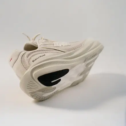 【国内4月10日発売予定】 ディストリクト ビジョン × ニューバランス 1080v15 リネン/ブラック(M10807T4)