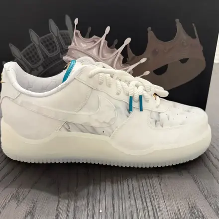  レブロン・ジェームズ × ナイキ エアフォース 1 ロー "マーブル"