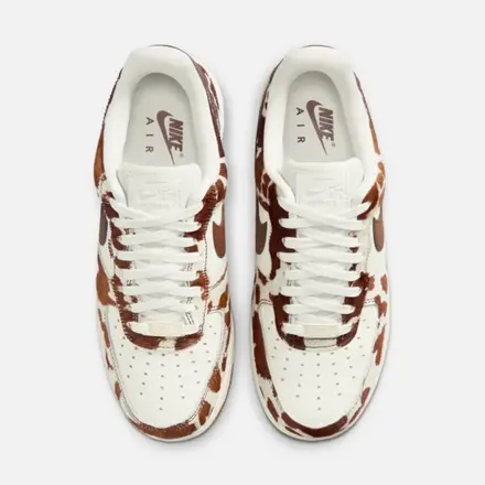 【2026年発売予定】 ナイキ エアフォース 1 ロー "カウ プリント" フィールド ブラウン/ガム ミディアム ブラウン/セイル(IO0442-200)