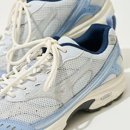 【国内4月14日先行予約/16日発売予定】 エミ × ミズノ MXR ライトブルー(D1GD262201)